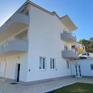 apartments-antonella-trogir.splithotels.org/